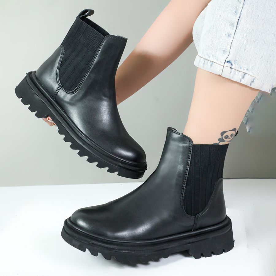 نیم بوت زنانه رنگ مشکی طرح چرم مدل پشت کشی کد 64870 نیم بوت زنانه رنگ مشکی طرح چرم مدل پشت کشی کد 64870