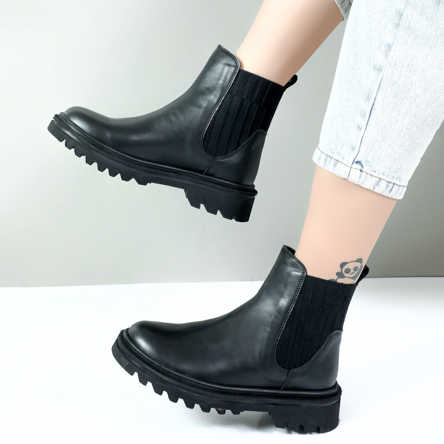 نیم بوت زنانه رنگ مشکی طرح چرم مدل پشت کشی کد 64870 نیم بوت زنانه رنگ مشکی طرح چرم مدل پشت کشی کد 64870