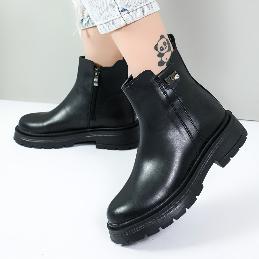 نیم بوت زنانه رنگ مشکی طرح چرم مدل میلان زیپ دار ضد آب کد 55648 نیم بوت زنانه رنگ مشکی طرح چرم مدل میلان زیپ دار ضد آب کد 55648