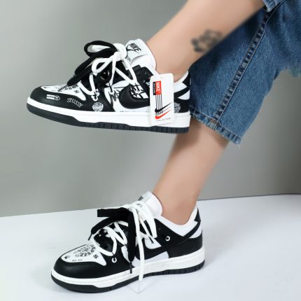 کتونی نایک زنانه مدل دو بند stussy سفید مشکی کد 001684