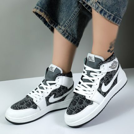 کتونی ساقدار زنانه مدل جردن ایر وان jordan air رنگ سفید مشکی طوسی کد 054462
