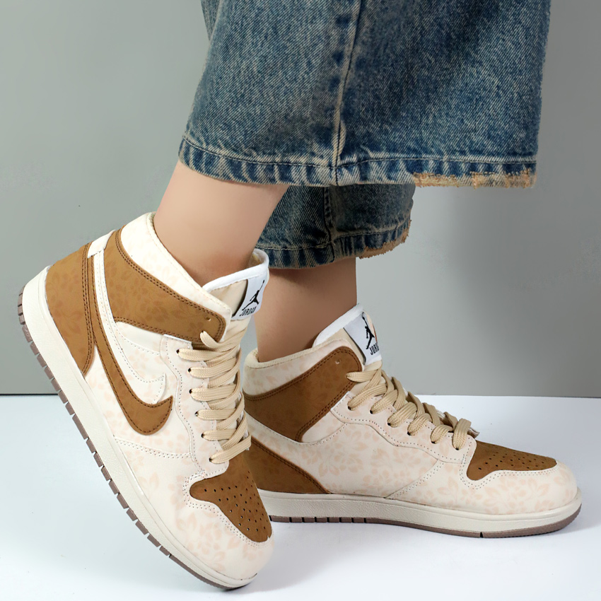 کتونی ساقدار زنانه مدل جردن ایر وان jordan air رنگ کرم نسکافه ای طرح گل کد 054460 کتونی ساقدار زنانه مدل جردن ایر وان jordan air رنگ کرم نسکافه ای طرح گل کد 054460