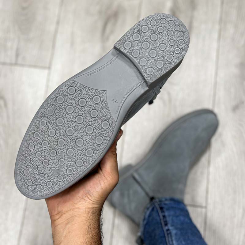 بوت مردانه مدل چلسی زیپدار چرم طبیعی جیر رنگ طوسی کد 95200 بوت مردانه مدل چلسی زیپدار چرم طبیعی جیر رنگ طوسی کد 95200