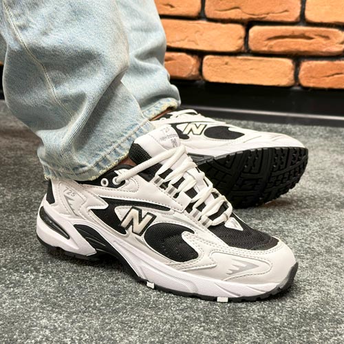 کتونی اسپرت مردانه مدل نیوبالان 725 رنگ مشکی سفید کد 99110 کتونی اسپرت مردانه مدل نیوبالان 725 رنگ مشکی سفید کد 99110