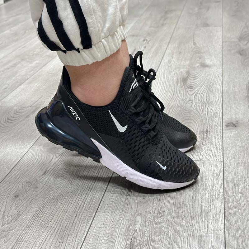 کفش و کتانی مردانه و زنانه مدل نایک NIKE AIR 270 رنگ مشکی و سفید کد 1388 کفش و کتانی مردانه و زنانه مدل نایک NIKE AIR 270 رنگ مشکی و سفید کد 1388
