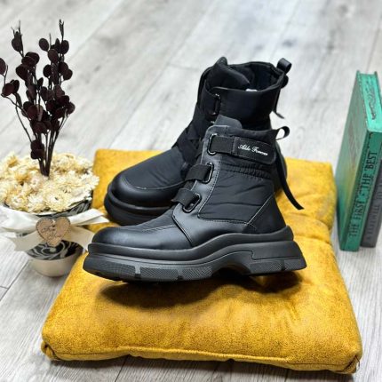 نیم بوت کاپشنی چسبی رنگ مشکی زنانه قالب : استاندارد سایز بندی : 37 38 39