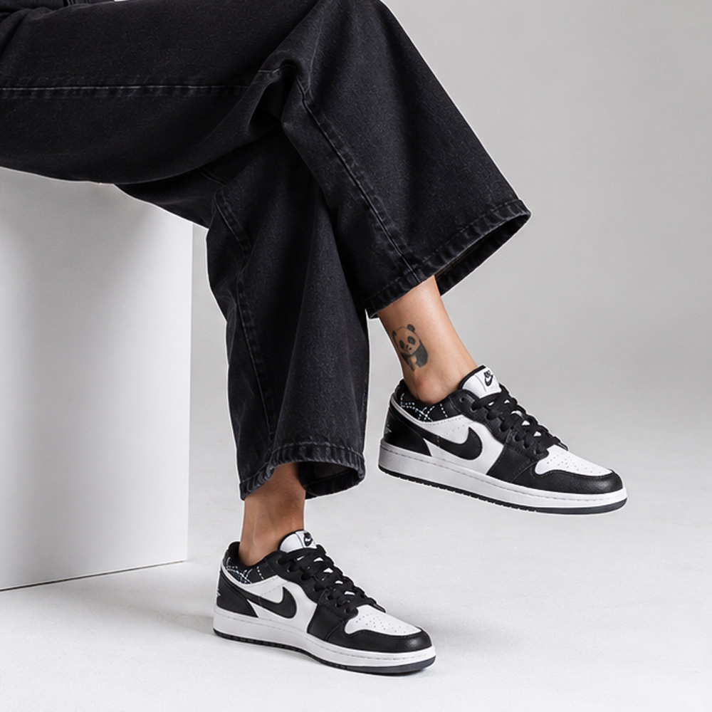 کتونی اسپرت زنانه مدل نایک جردن 1 Nike Jordan رنگ سفید مشکی کد 51466 کتونی اسپرت زنانه مدل نایک جردن 1 Nike Jordan رنگ سفید مشکی کد 51466