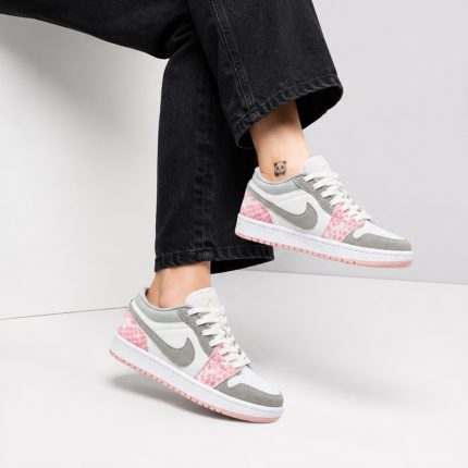 کتونی اسپرت زنانه مدل نایک جردن 1 Nike Jordan رنگ سفید صورتی کد 51464